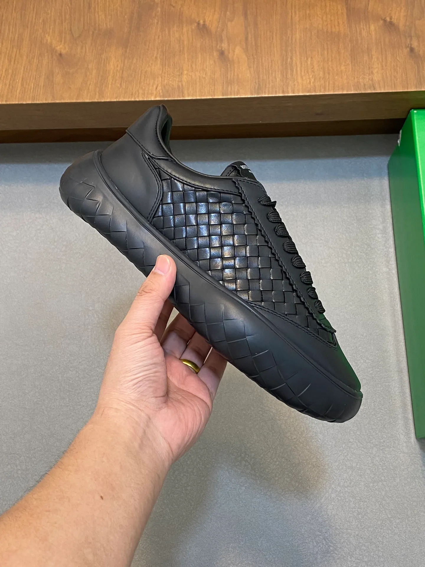 p440💰Men's Shoes BV/Bottega Veneta🆕The new men's moral training sneakers, made of Sneaker technology nylon and suede, inspired by retro basketball shoes, a new interpretation of classic sneakers, a lightweight, comfortable and breathable summer must-have item, the soles are made of classic woven texture, super recognizable, nylon suede stitching, full of texture!  Size: 38-45